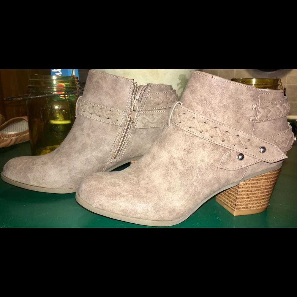 Tan suede zip boots